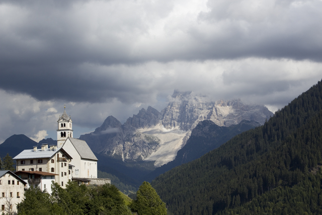 2011-08-17_14-00-09 cadore.jpg - Blick von Colle Santa Lucia zum Monte Pelmo